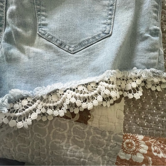 Re brand blue Jean shorts with lace. Size 7 girls. - Picture 5 of 5